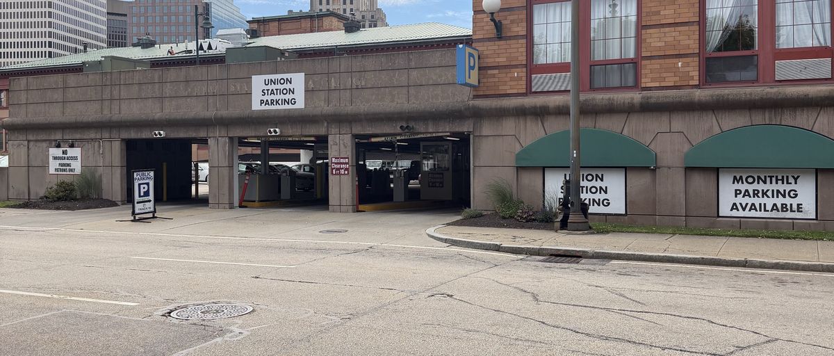 Entrance to the Union Station Plaza Garage on Memorial Boulevard